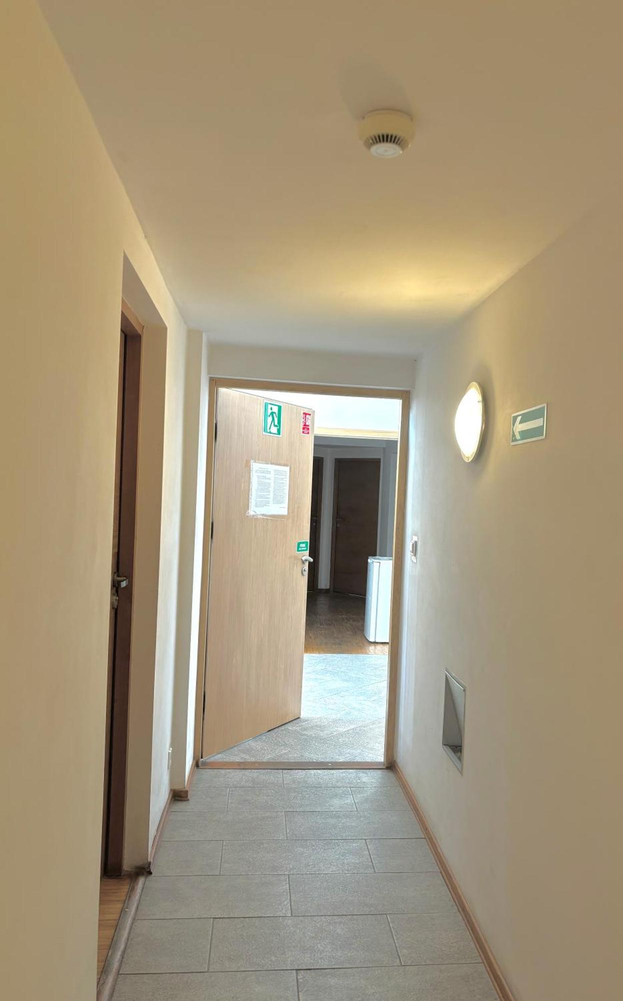 Hostel Nuove Frontiere ニサ エクステリア 写真